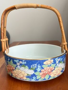 Blue Floral Porcelain Basket with Woven Handle Made by Takahashi Echo